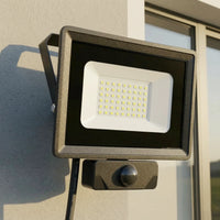 Outway motion sensor floodlight front view black die-cast aluminium housing PIR sensor