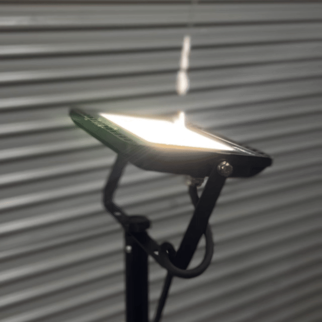 Voro Tri-Color Floodlight E027EI-CCT