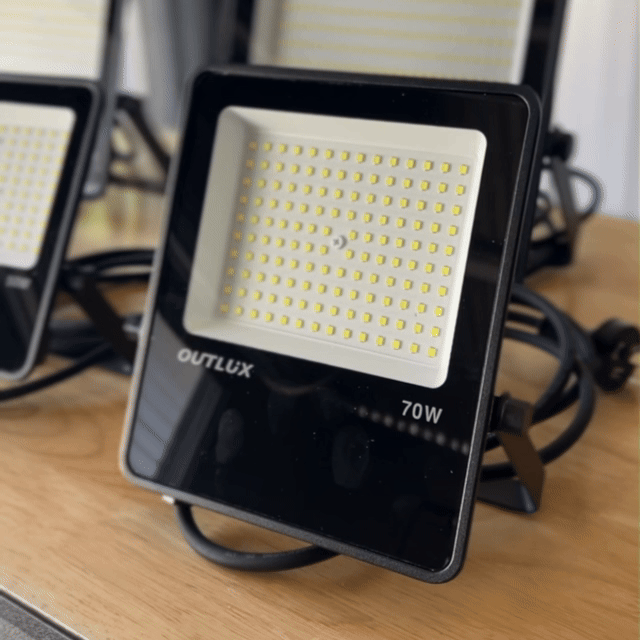 Fano LED Floodlight E017EI