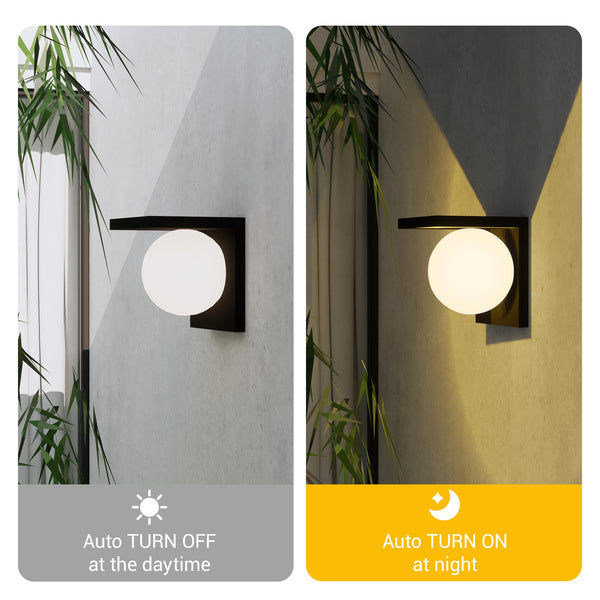 Automatic solar garden light with motion sensor and long-lasting illumination