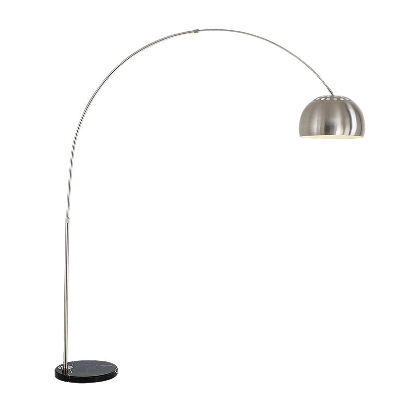 Quiet and stable floor lamp made from quality materials