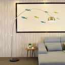 Simple-to-install floor lamp matching any décor
