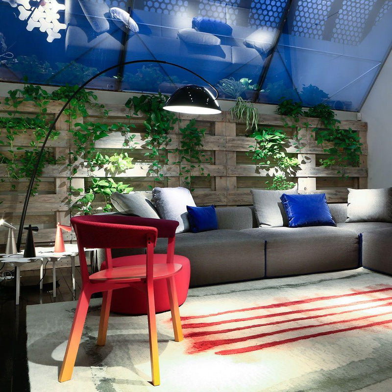 Energy-efficient floor lamp with LED technology