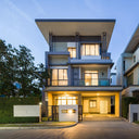 Solar wall mount light, easy to install, ideal for entryways and balconies.
